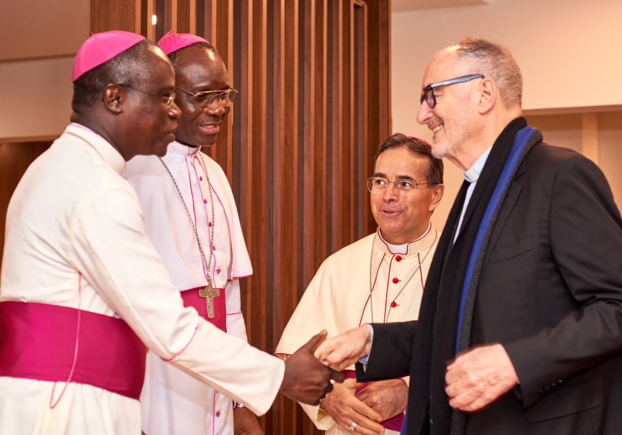Le cardinal Michael Czerny en visite au Bénin