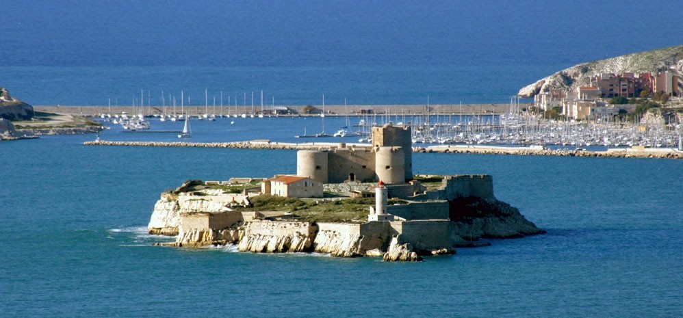 Monte-Cristo_if_castle_-_marseille_France_by_JM_Rosier.jpg