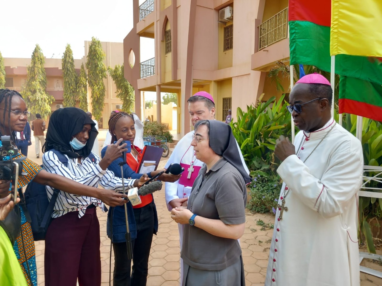 Irmã Alessandra Smerilli visita o Burkina Faso